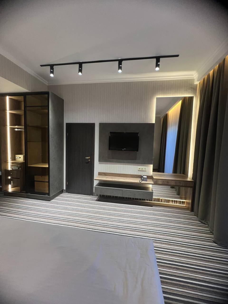 Sapar Standart Hotel Shymkent Ngoại thất bức ảnh