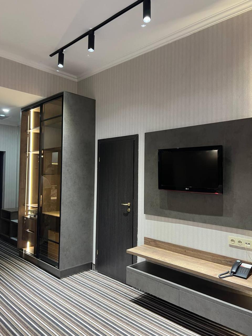 Sapar Standart Hotel Shymkent Ngoại thất bức ảnh