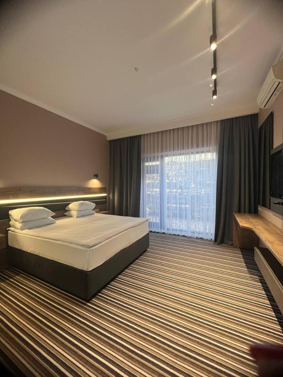 Sapar Standart Hotel Shymkent Ngoại thất bức ảnh