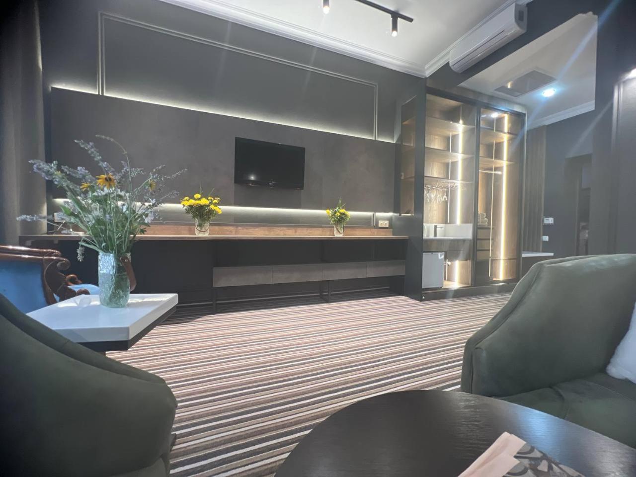 Sapar Standart Hotel Shymkent Ngoại thất bức ảnh