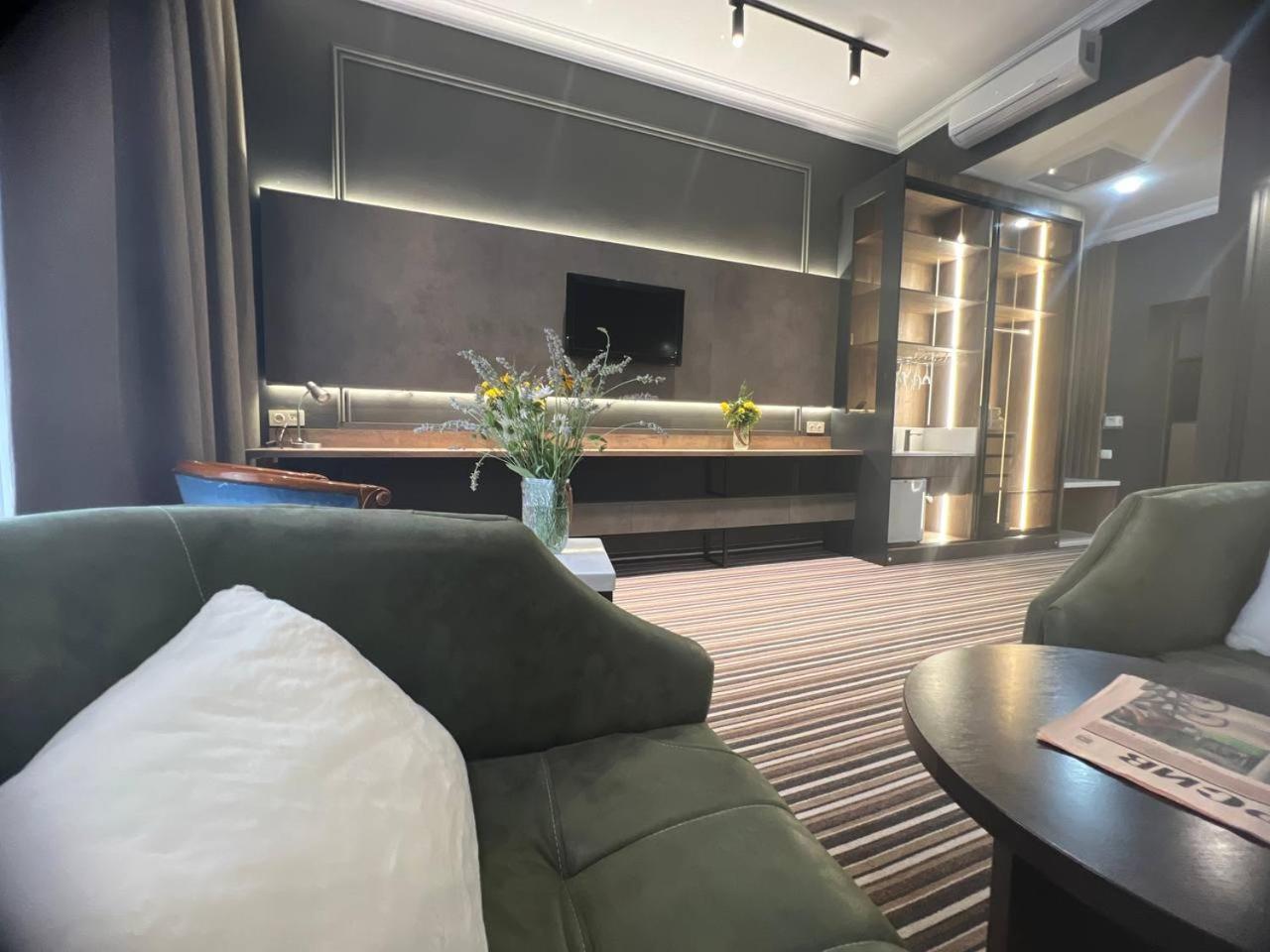 Sapar Standart Hotel Shymkent Ngoại thất bức ảnh
