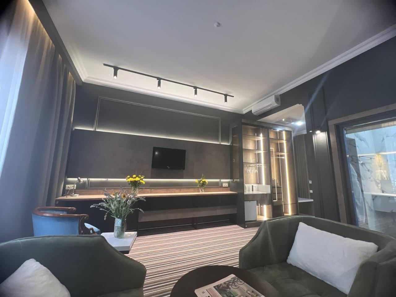 Sapar Standart Hotel Shymkent Ngoại thất bức ảnh