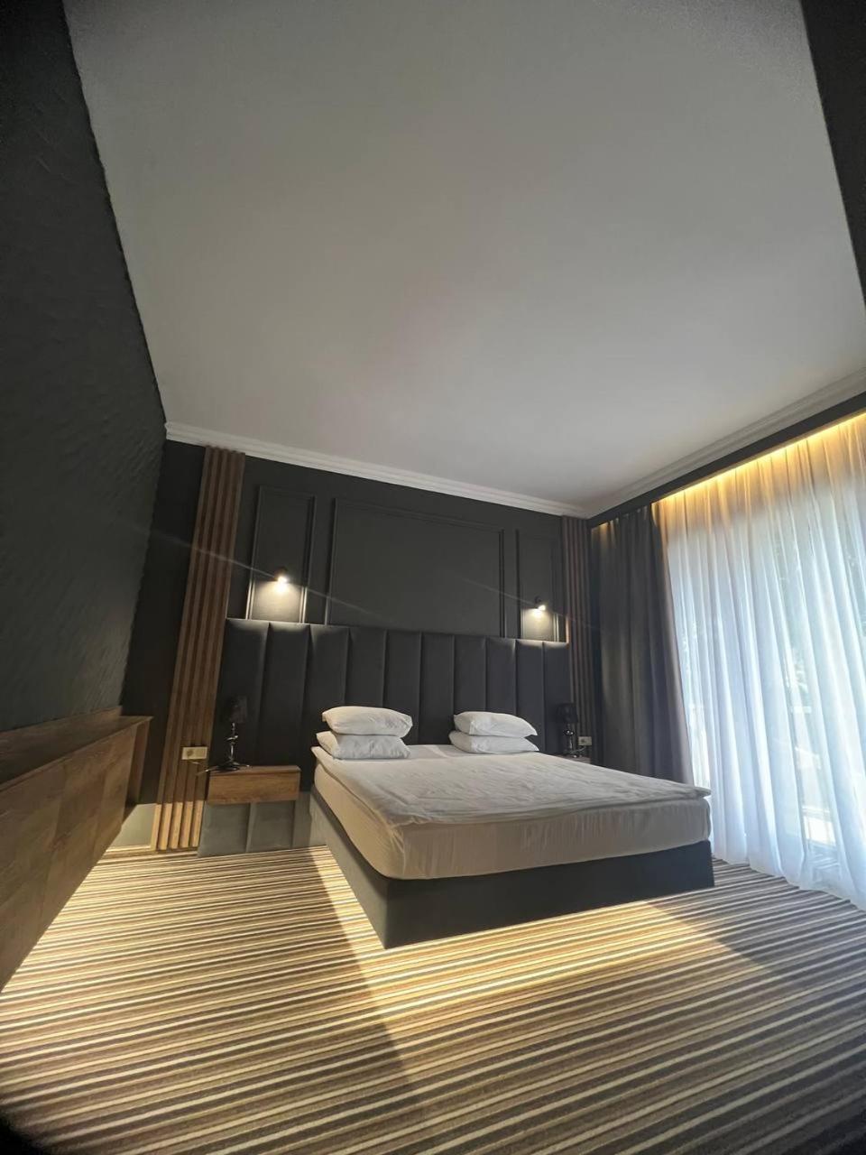 Sapar Standart Hotel Shymkent Ngoại thất bức ảnh