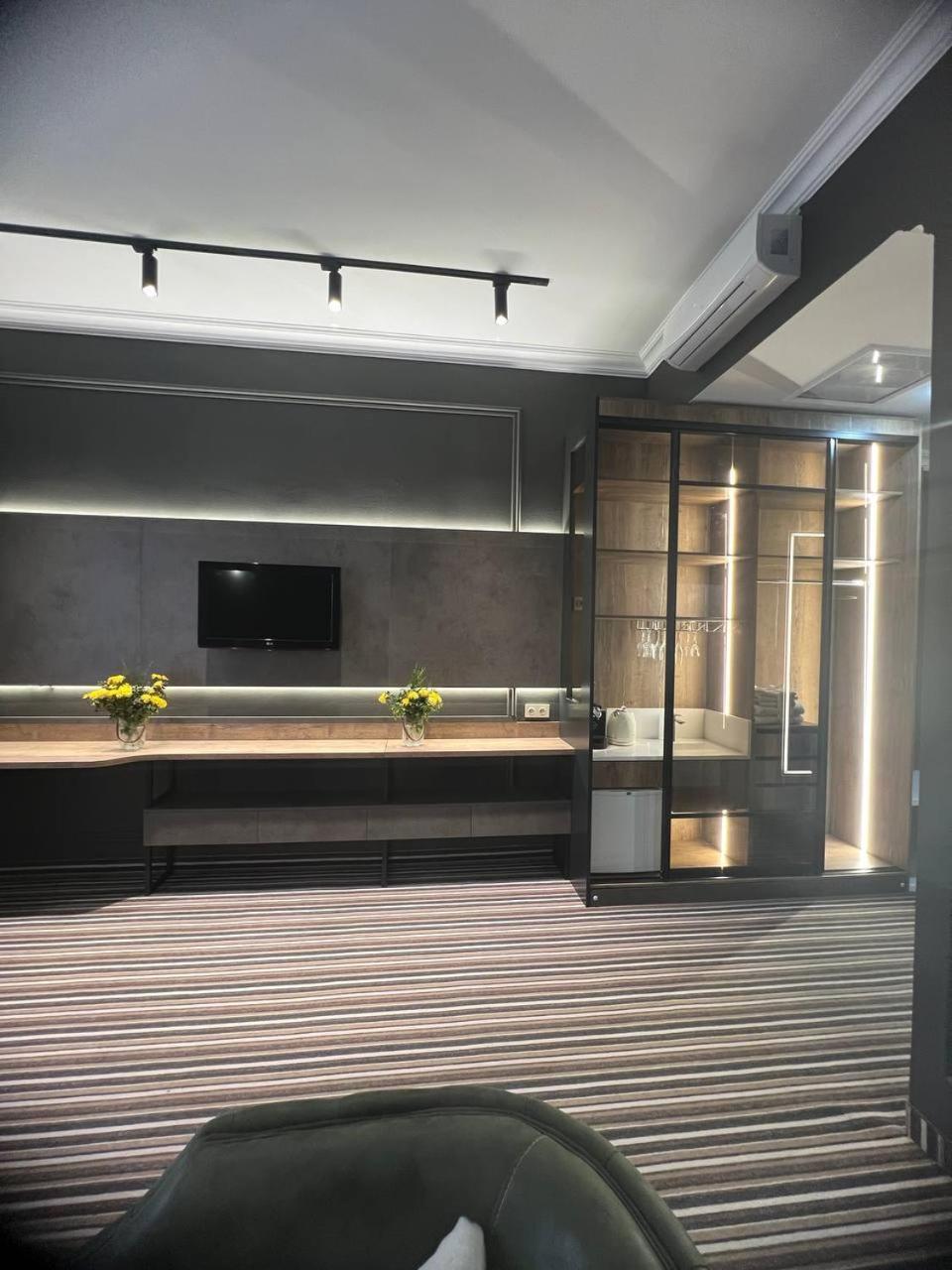 Sapar Standart Hotel Shymkent Ngoại thất bức ảnh