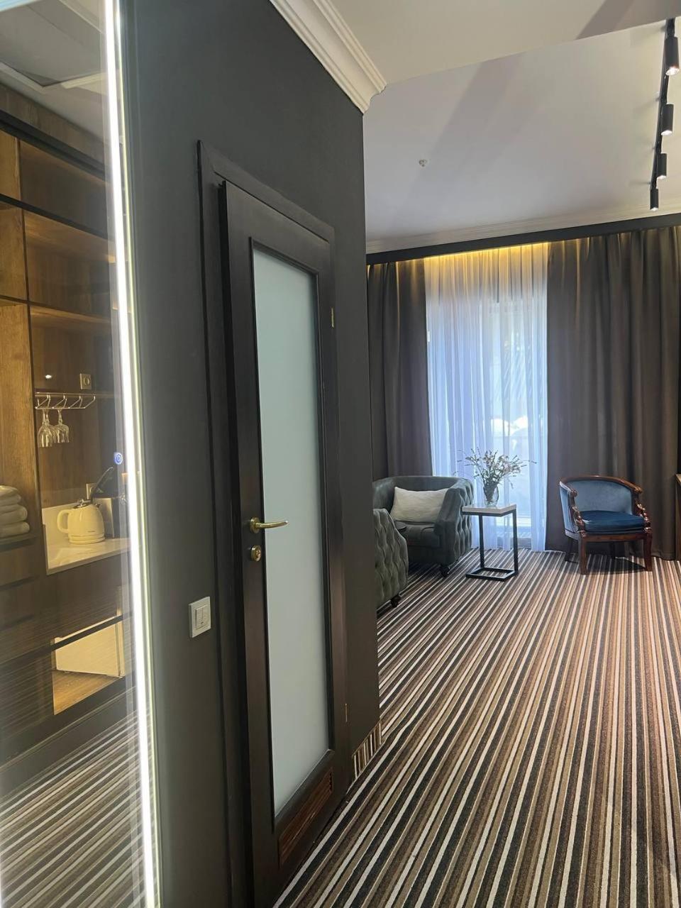 Sapar Standart Hotel Shymkent Ngoại thất bức ảnh