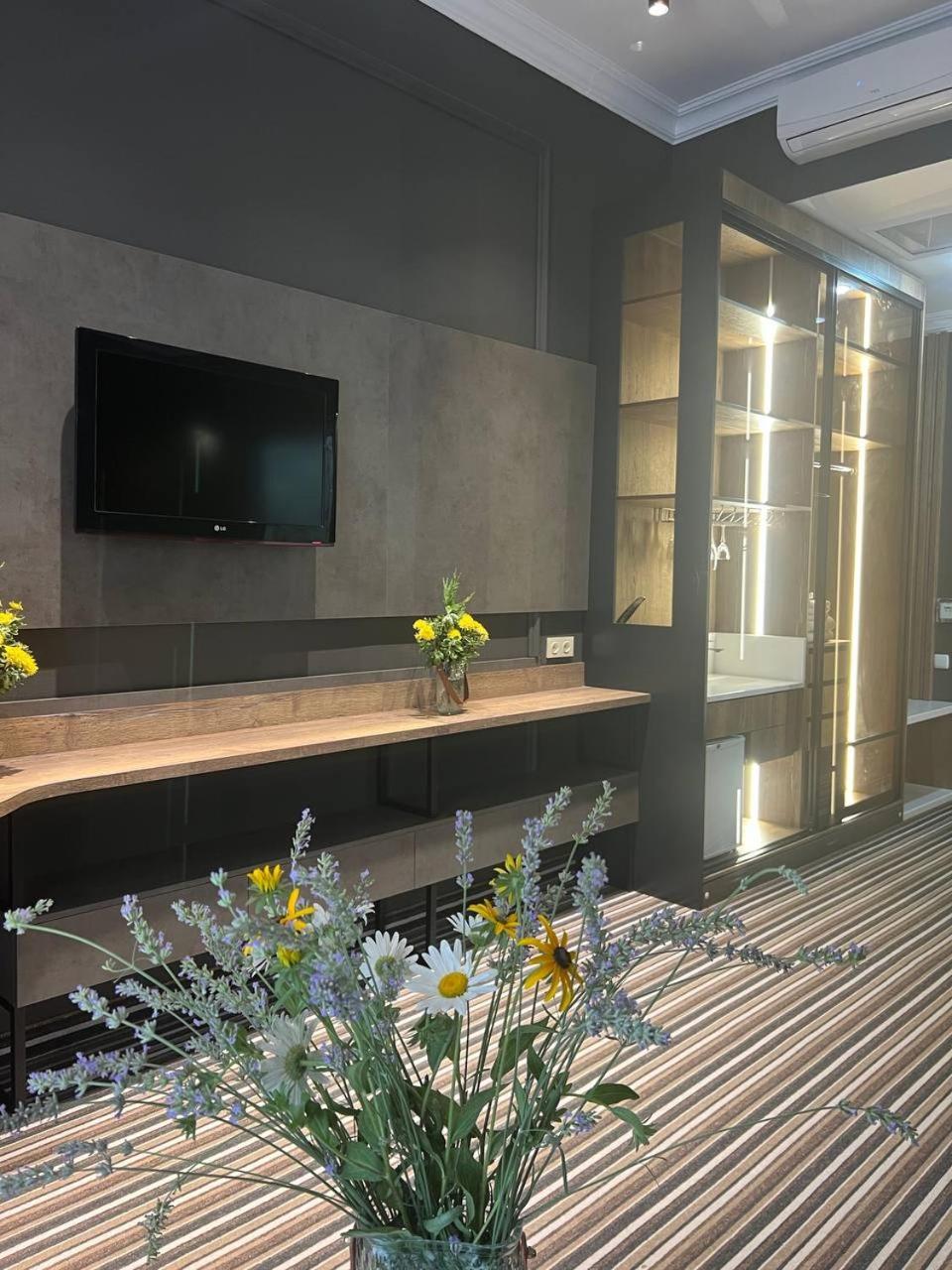 Sapar Standart Hotel Shymkent Ngoại thất bức ảnh