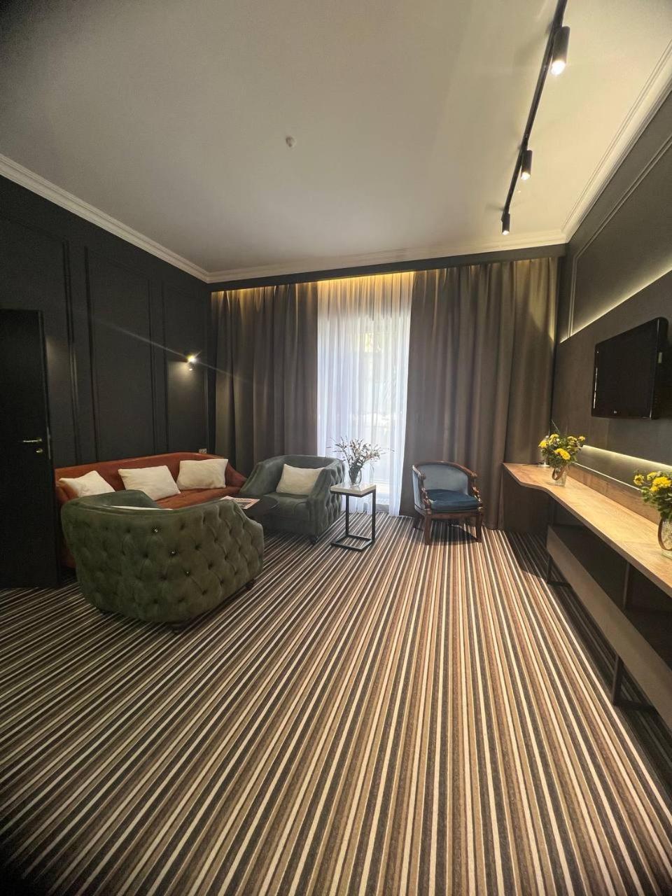 Sapar Standart Hotel Shymkent Ngoại thất bức ảnh