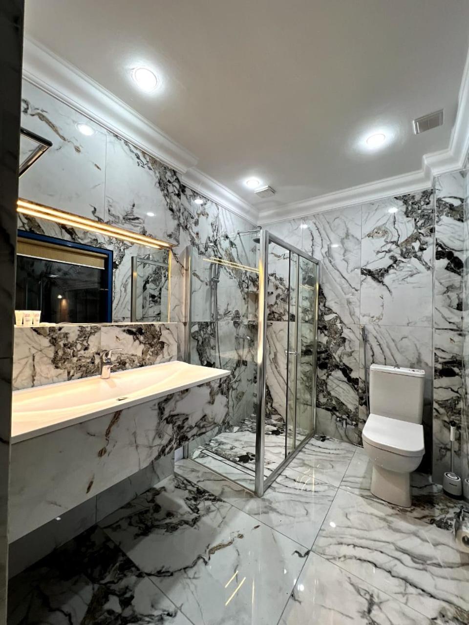 Sapar Standart Hotel Shymkent Ngoại thất bức ảnh