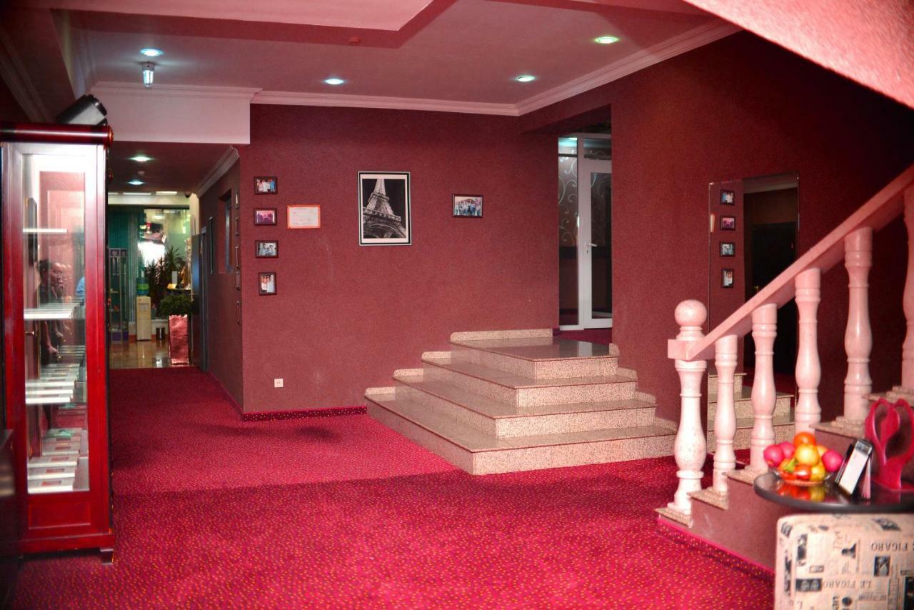 Sapar Standart Hotel Shymkent Ngoại thất bức ảnh